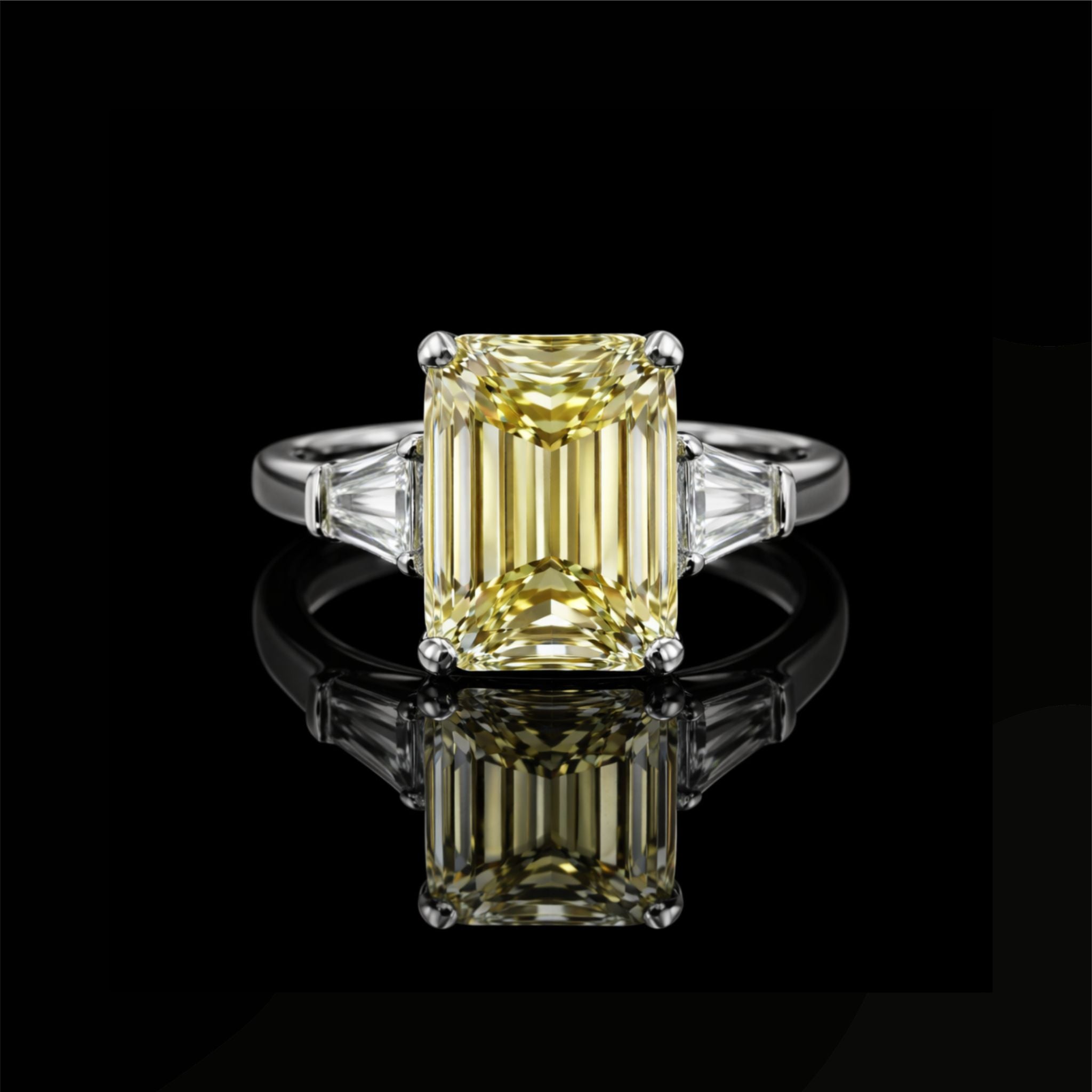ÉCLATINE Made | 4CT LUMIÈRE Signature Ring | Emerald Cut