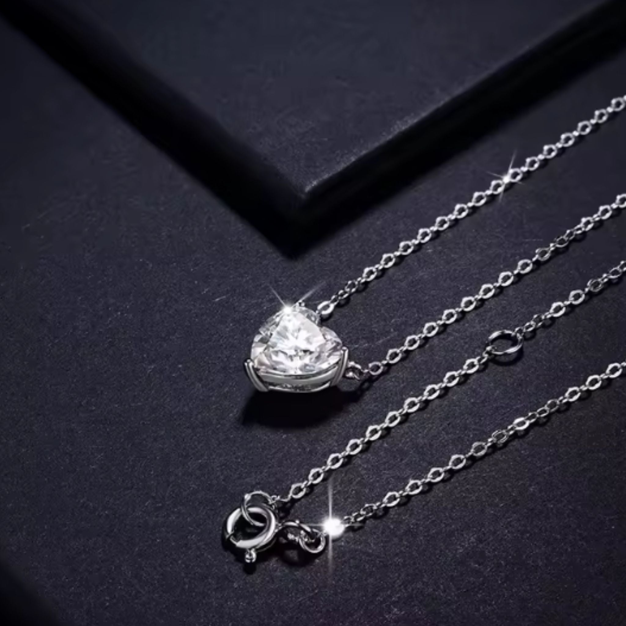 ÉCLATINE | Heart Solitaire Necklace