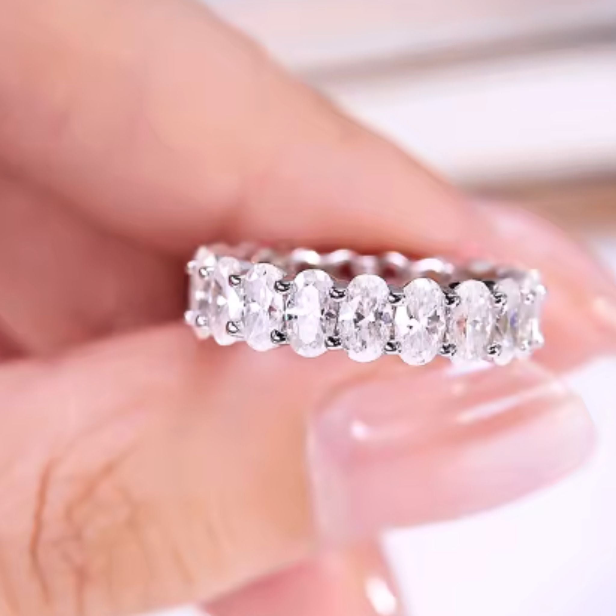 ÉCLATINE Signature Oval Eternity Band