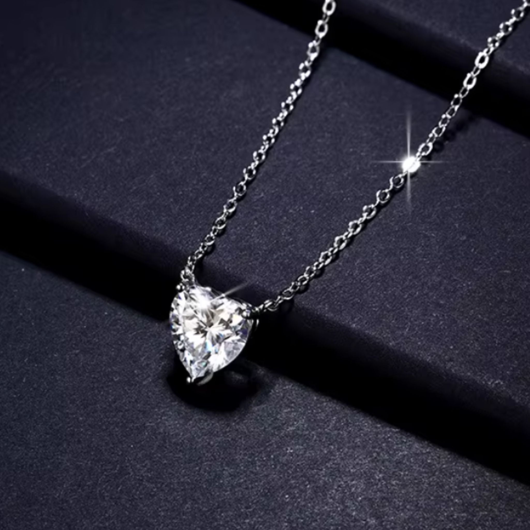 ÉCLATINE | Heart Solitaire Necklace