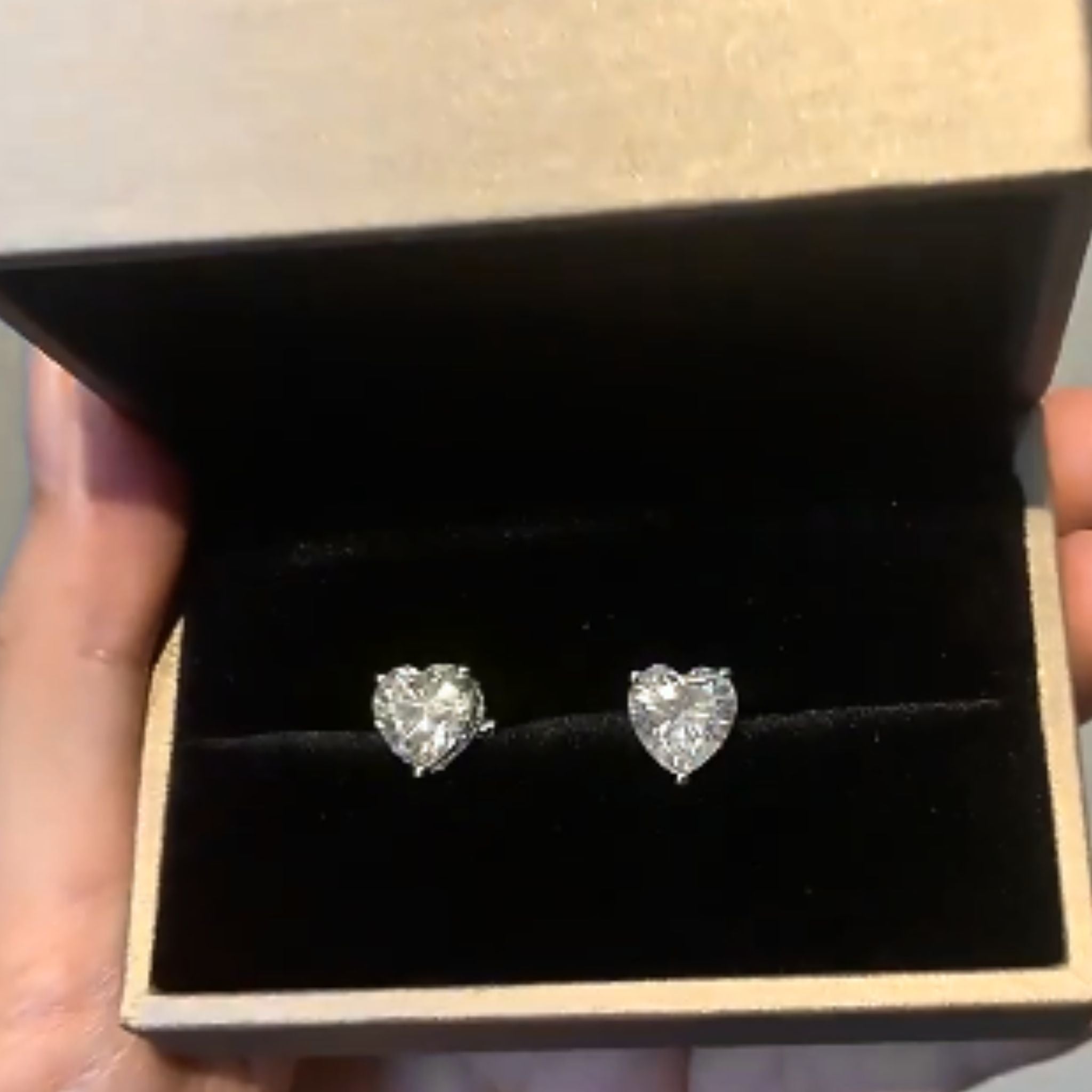 ÉCLATINE Classic Heart Stud Earrings | 6.5mm / 8mm