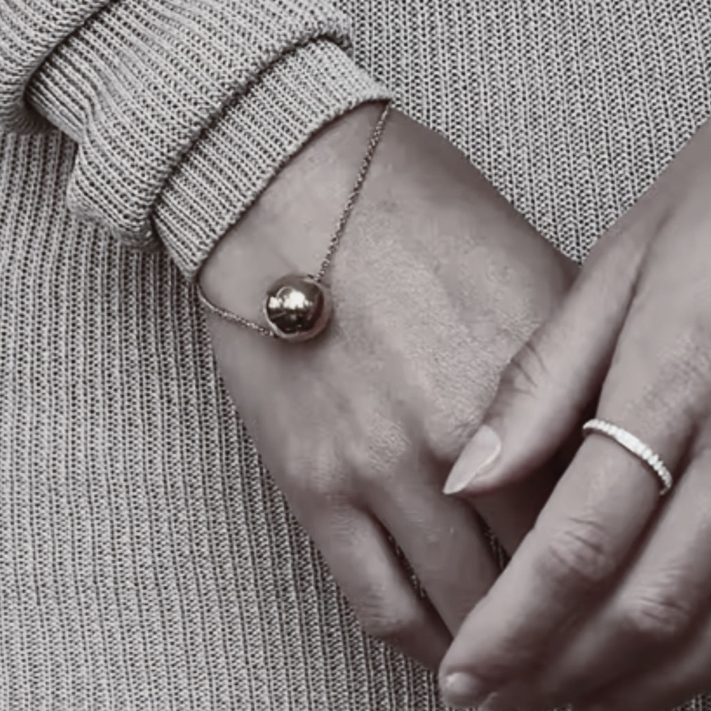 ÉCLATINE Golden Sphere Bracelet | Hypoallergenic Waterresistant