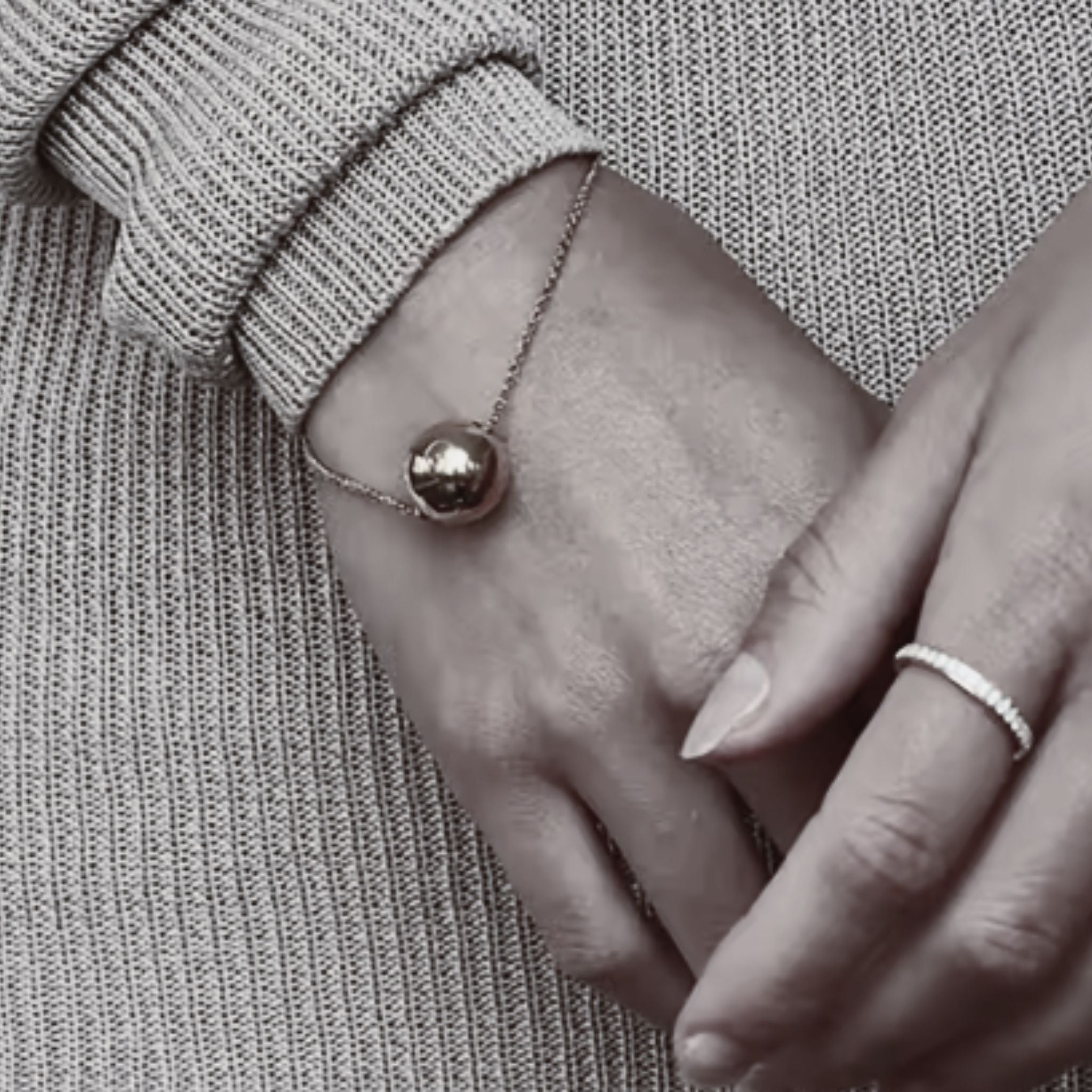 ÉCLATINE Golden Sphere Bracelet | Hypoallergenic Waterresistant