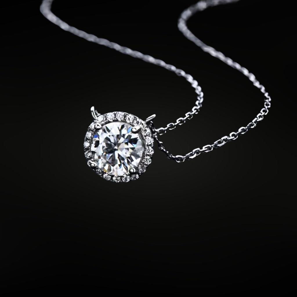 ÉCLATINE Quiey Luxury Halo Moissanite Pendant Necklace (1.0ct | 925 Silver)