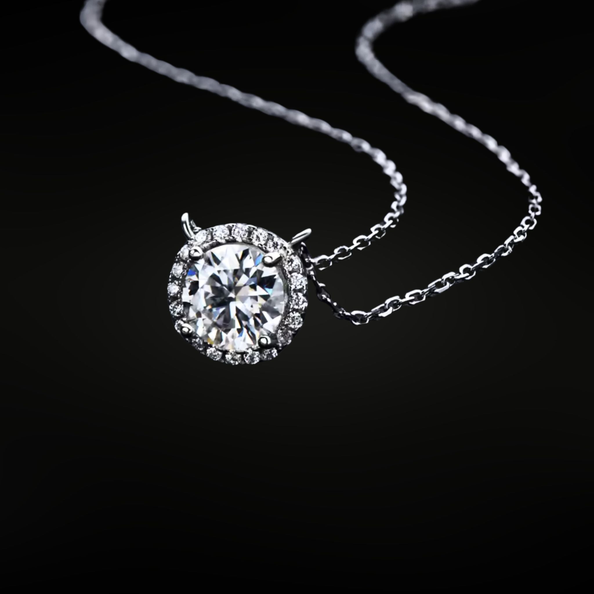 ÉCLATINE Quiey Luxury Halo Moissanite Pendant Necklace (1.0ct | 925 Silver)