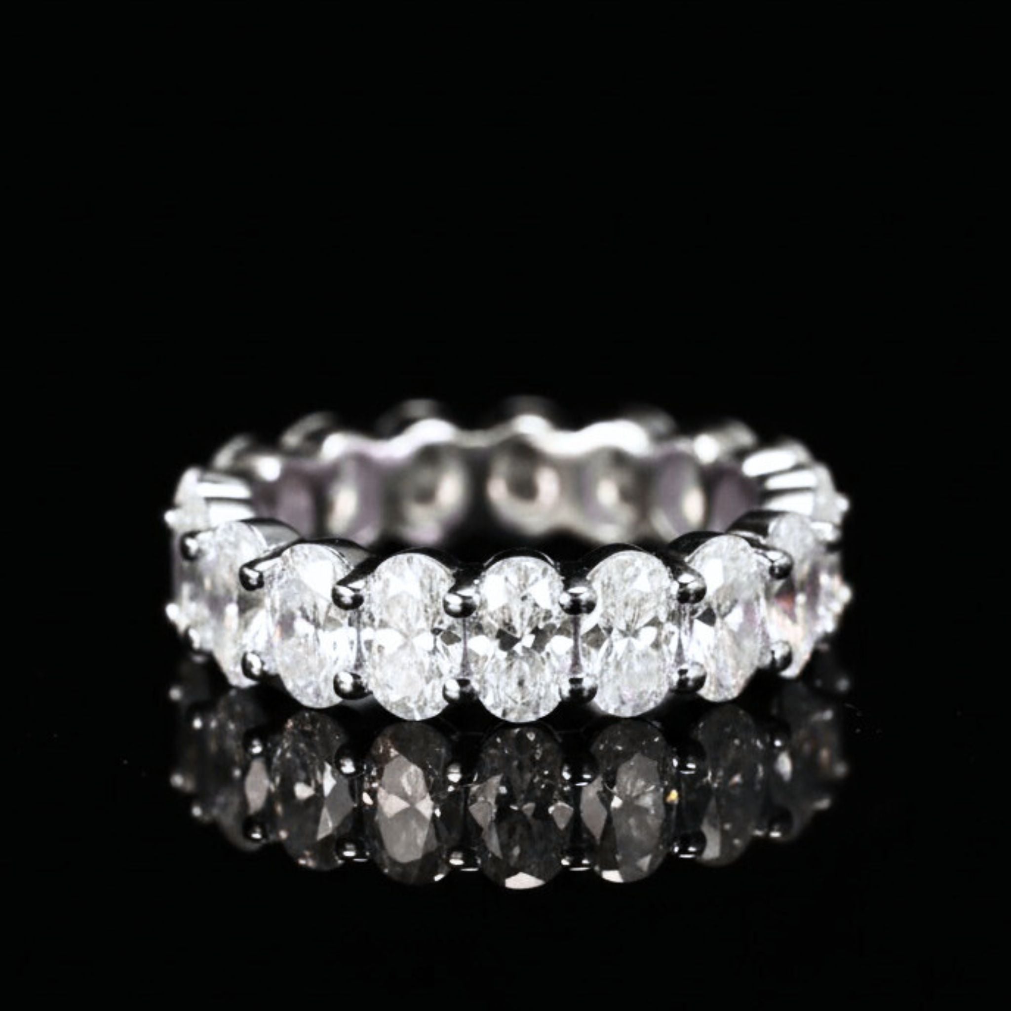 ÉCLATINE Signature Oval Eternity Band