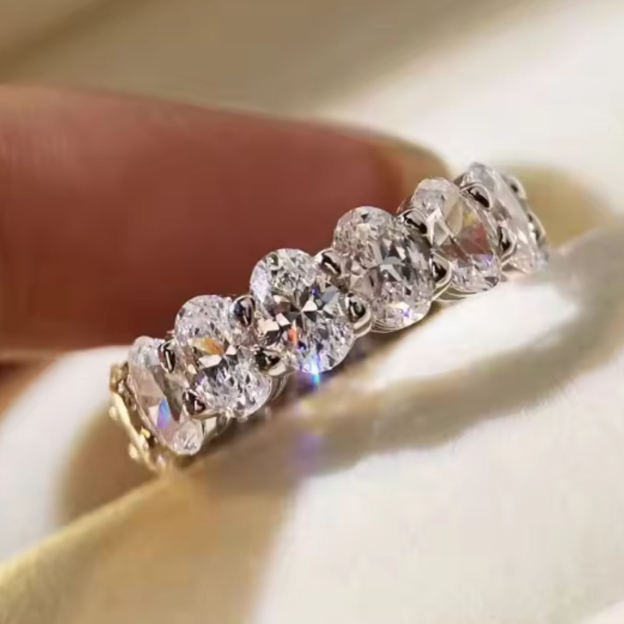 ÉCLATINE Signature Oval Eternity Band