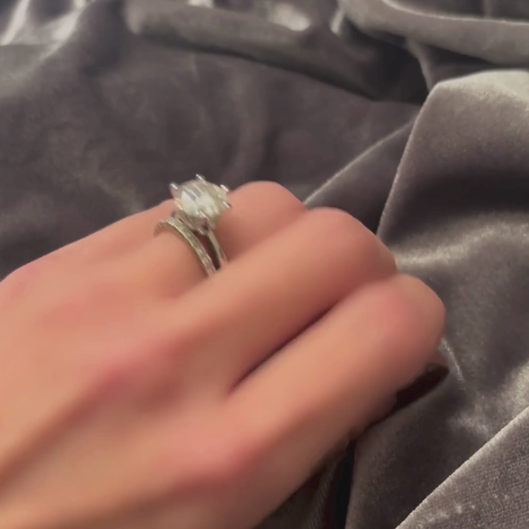 ÉCLATINE Duo II 3.0 ct Solitaire Engagement Ring + 2mm Full Moissanite Wedding Guard Ring